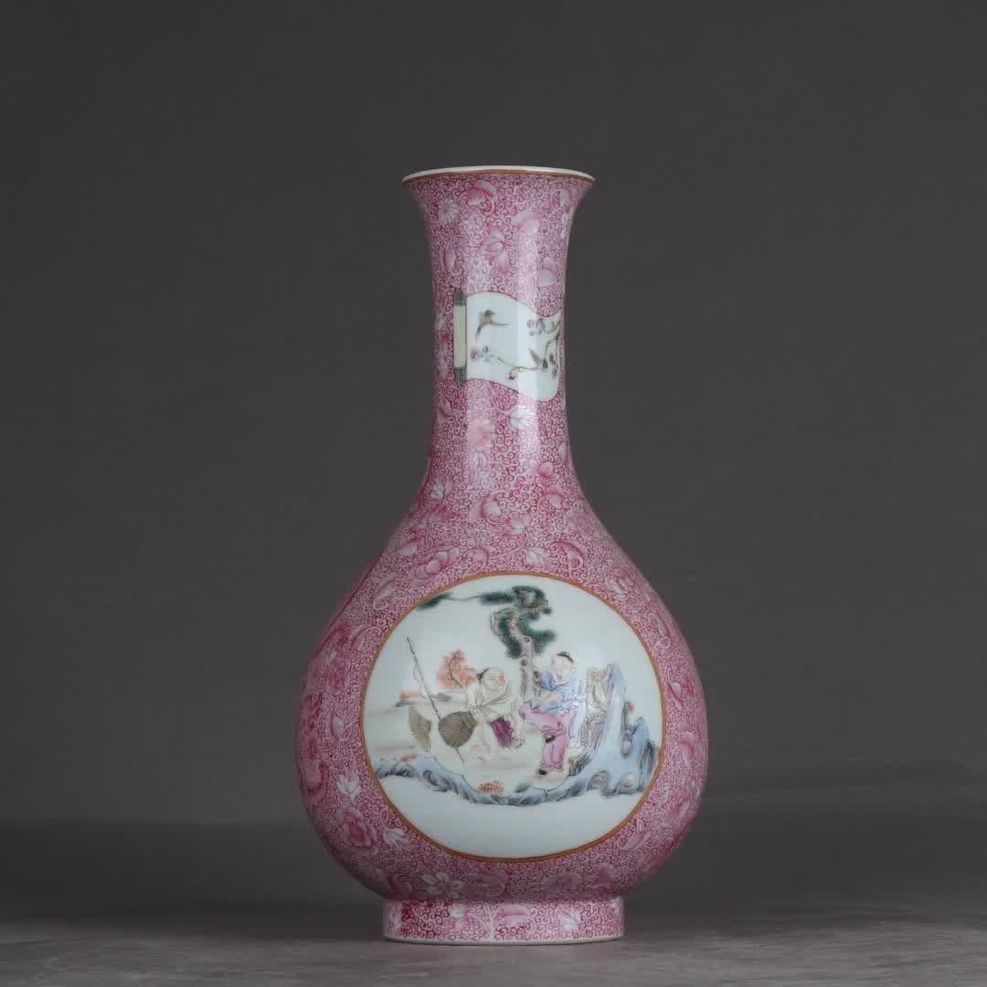 A Qing Qianlong carmine red dragon window opening character story bottle: Qing Qianlong carmine red dragon window opening character story bottle SIZE: H: 23.5cm Belly diameter 13cm (The Dimensions Of All Batches Are Manually Measured.If You Need More Detailed Information, P