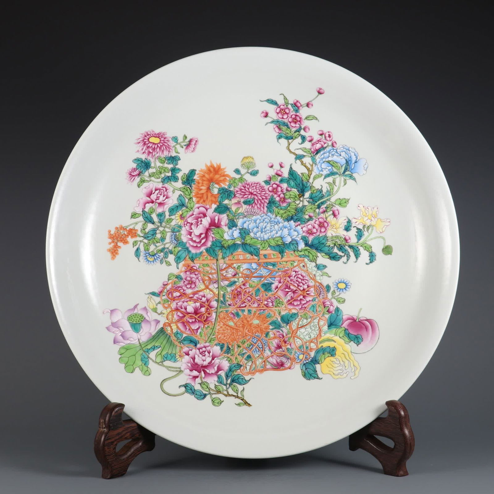 A large plate of Qing Yongzheng year-made foreign color kaleidoscope presents auspicious pictures (1 of 10)