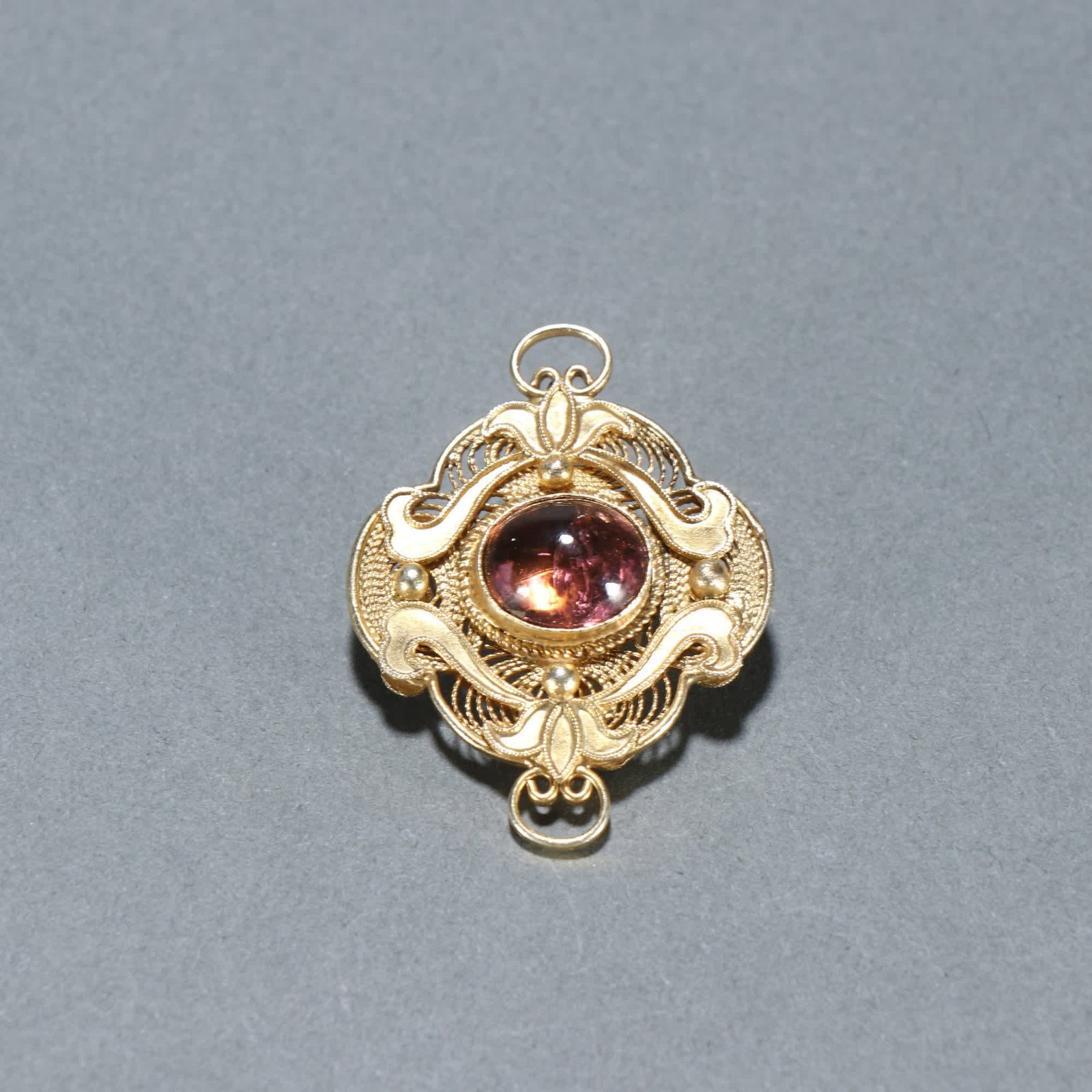 A Qing Dynasty silver-gilt tourmaline back cloud (1 of 9)