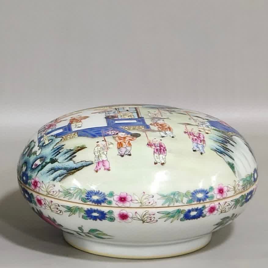 A Qing Qianlong pastel boy spring cover box: Qing Qianlong pastel boy spring cover box SIZE: H:6.8cm D:12.7cm (The Dimensions Of All Batches Are Manually Measured.If You Need More Detailed Information, Please Contact Our Customer Service Before