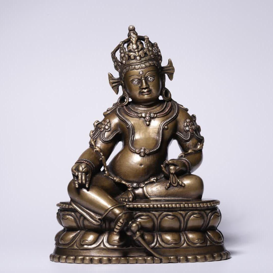 A seated statue of the God of Wealth in the Qing Dynasty alloy copper and silver yellow: Qing Dynasty alloy copper cuo silver yellow seated statue of the God of Wealth SIZE: H:20.5cm L:15.5cm W:11.5cm W:1715g (The Dimensions Of All Batches Are Manually Measured.If You Need More Detailed I