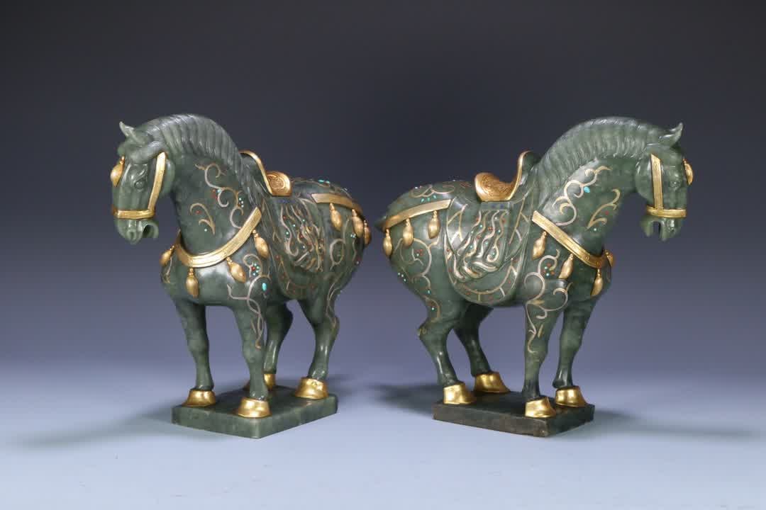 A pair of Qing Dynasty Xinjiang Hetian jasper inlaid turquoise coral inlaid silver gilt horse: Qing Dynasty Xinjiang Hetian jasper inlaid turquoise coral inlaid silver envelope gilt horse ornaments SIZE: 32.5x11x29cm 33x11.3x28.8cm W:13.9 (The Dimensions Of All Batches Are Manually Measured.If