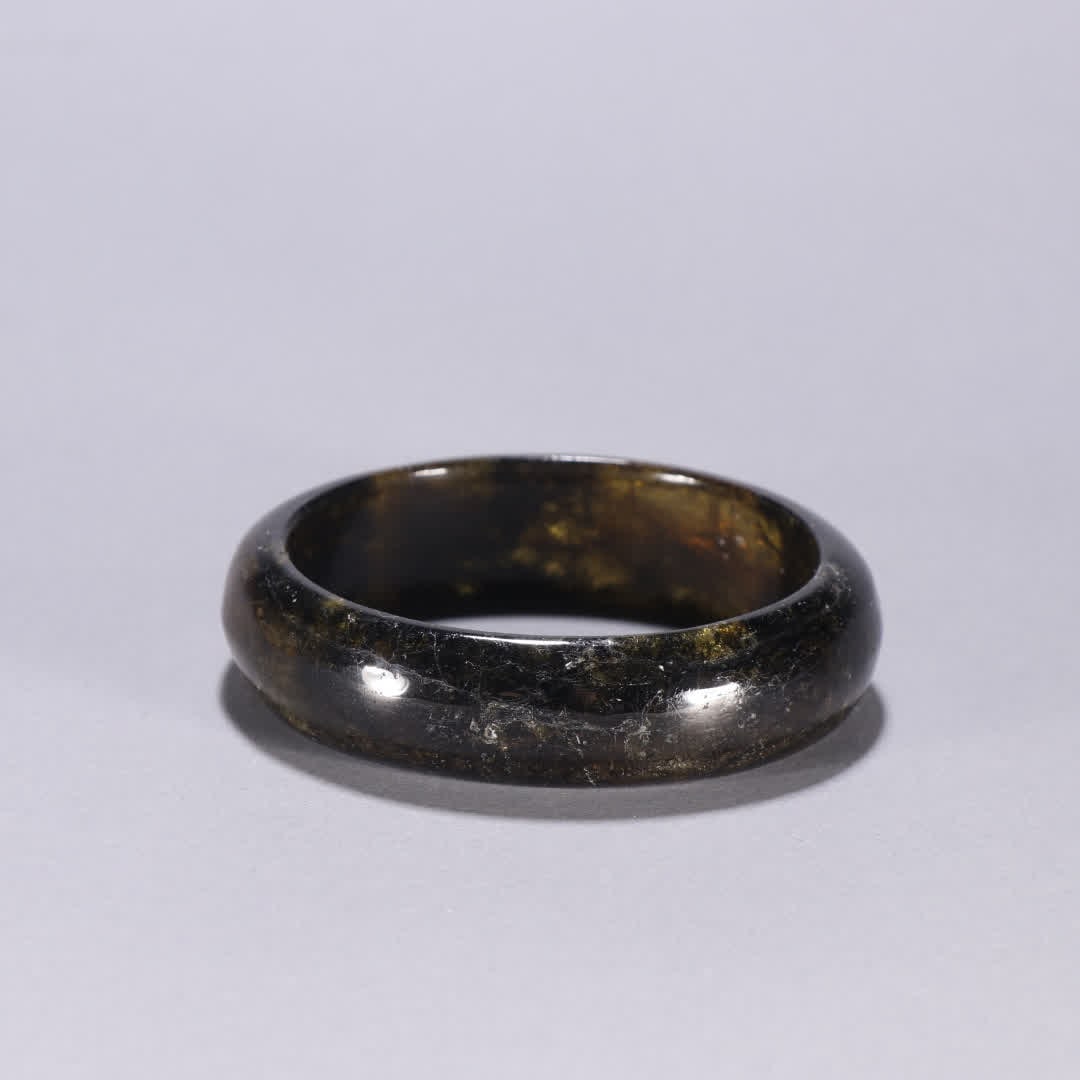 A Qing Dynasty tourmaline bracelet (1 of 9)