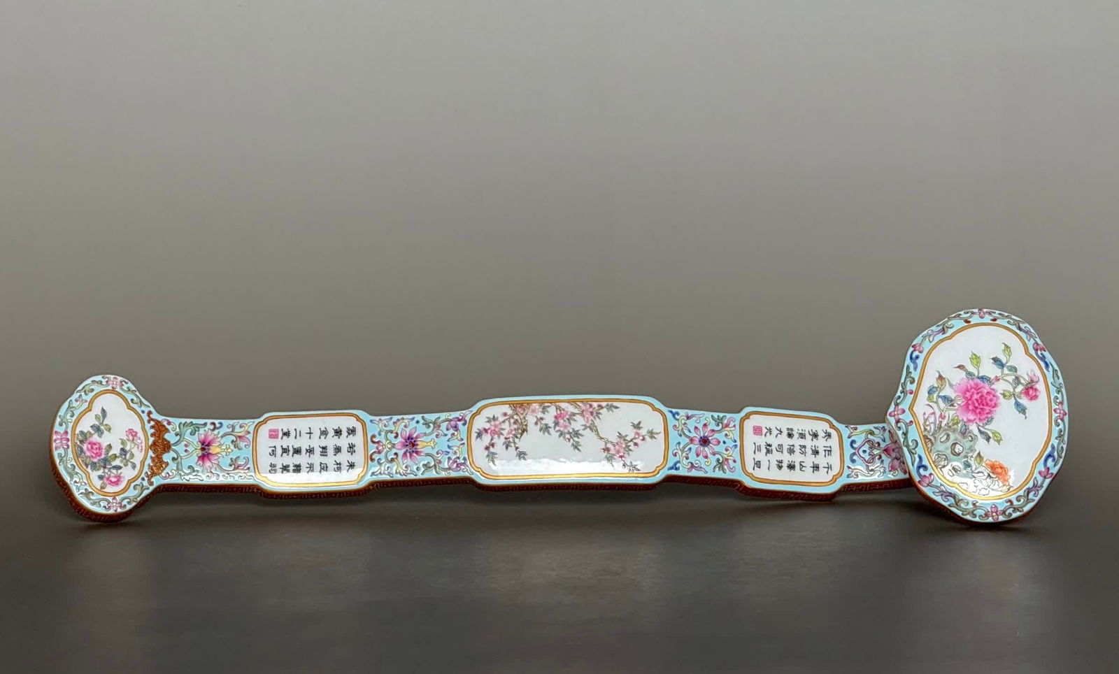 A piece of Qianlong year, alum red gilded pattern edge, moon white and blue ground intertwined lotus (1 of 8)