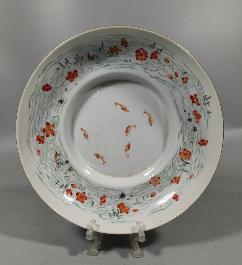 A Qing Dynasty fish and grass pot plate (1 of 8)