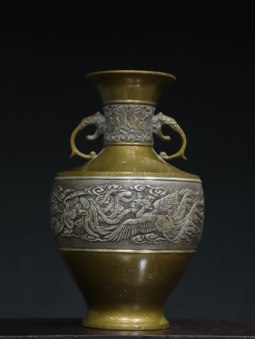 One copper vase one: A copper vase SIZE: W:13cm H:28cm W:2.64kg (The Dimensions Of All Batches Are Manually Measured.If You Need More Detailed Information, Please Contact Our Customer Service Before Bidding.)