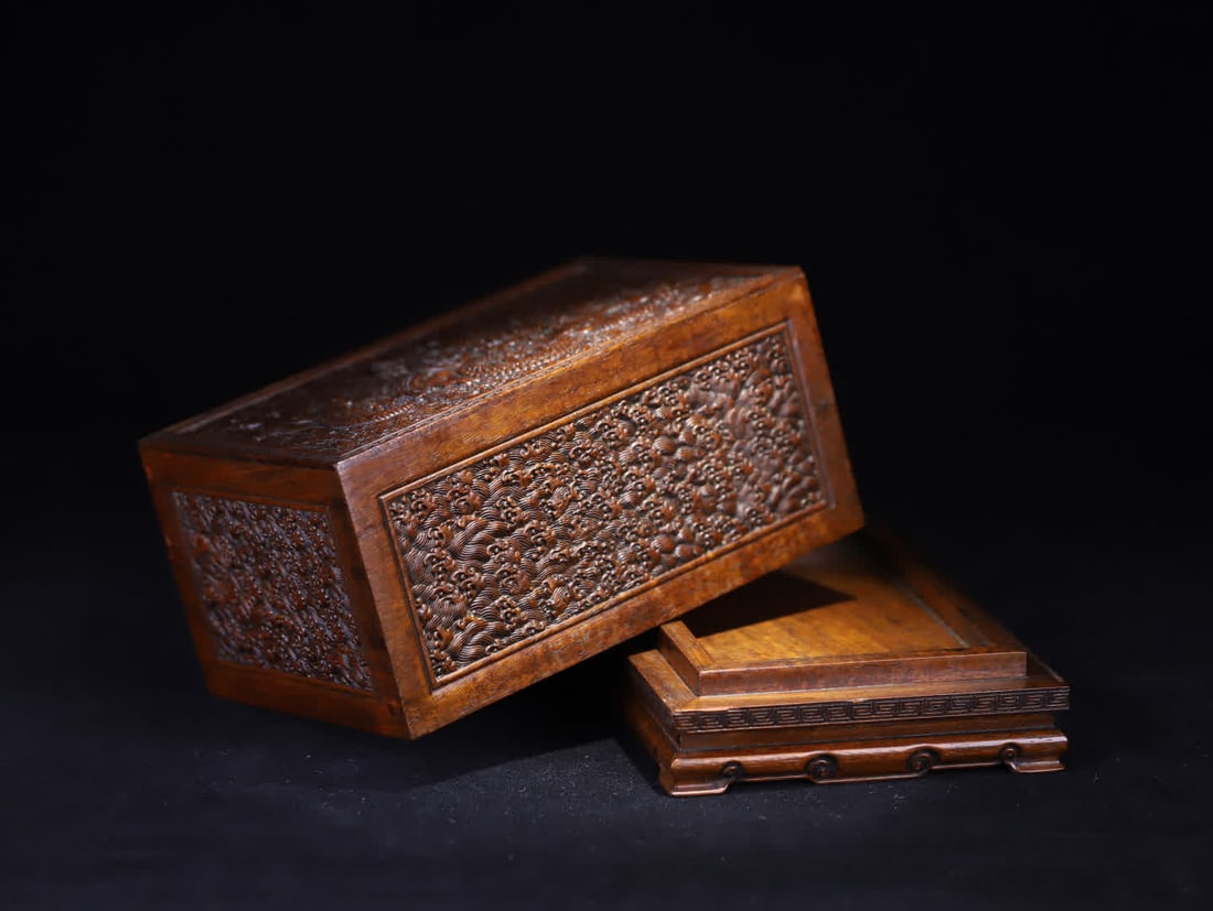 A Qing Dynasty Huanghuali carved seawater dragon pattern lid box (1 of 9)