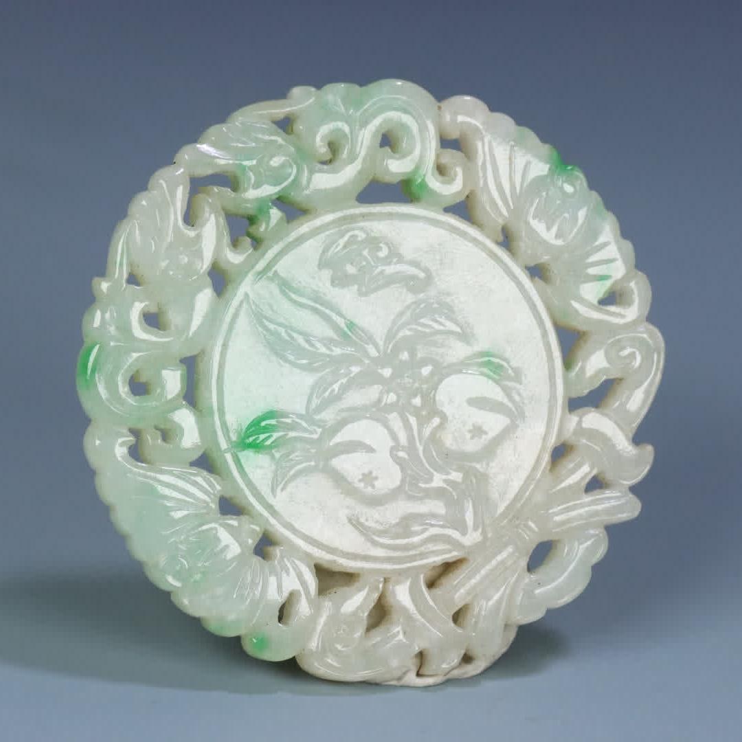 A Qing Dynasty jade carved Fushou pendant (1 of 10)