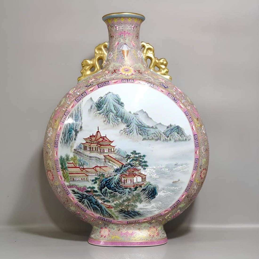 A large flat bottle of Qing Qianlong enamel color ancient Yuexuan open window landscape attic: Qing Qianlong enamel color ancient moon pavilion open window landscape attic large flat bottle SIZE: H: 58cm Belly diameter 43cm (The Dimensions Of All Batches Are Manually Measured.If You Need More D