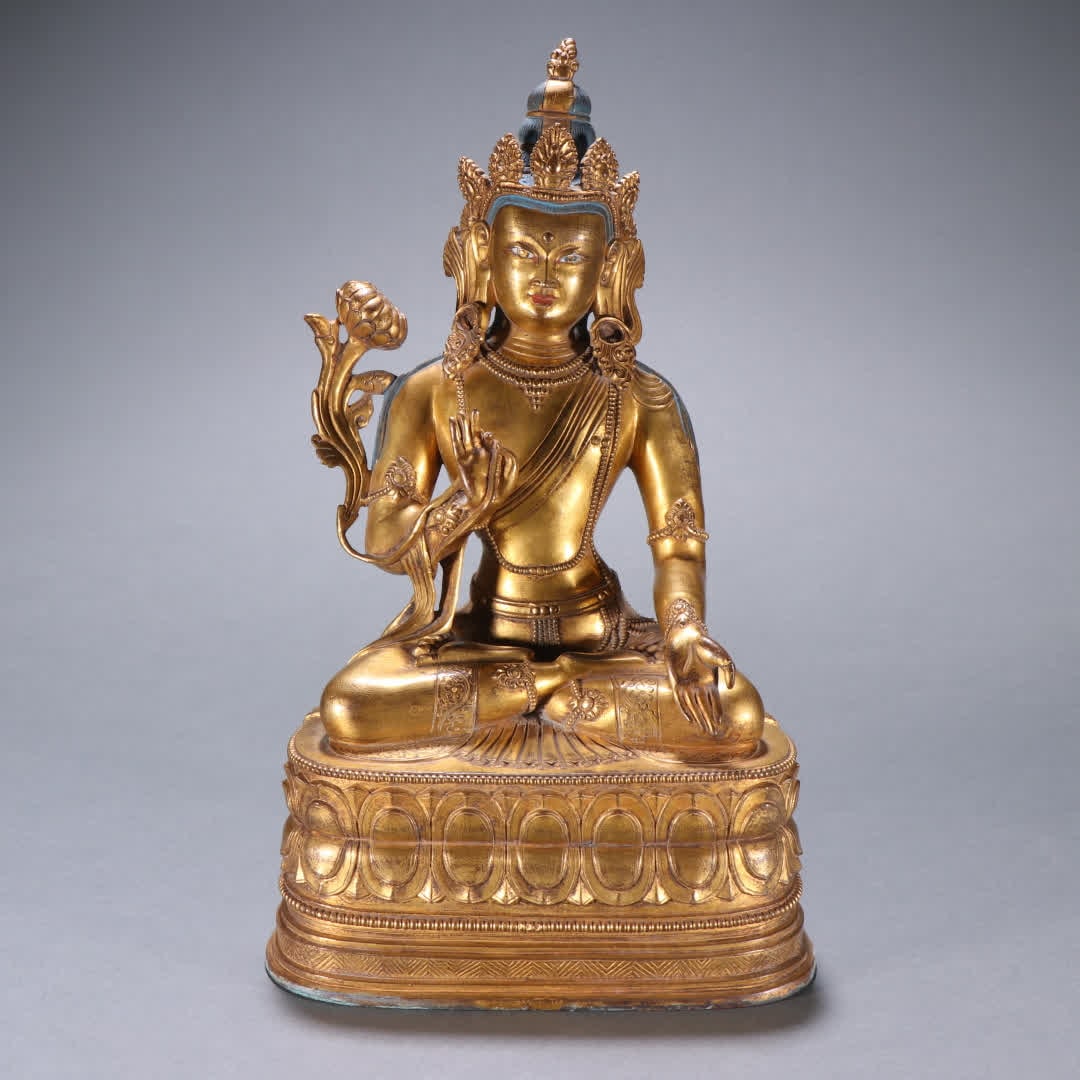 A Qing Dynasty bronze gilt lotus hand Guanyin statue (1 of 8)