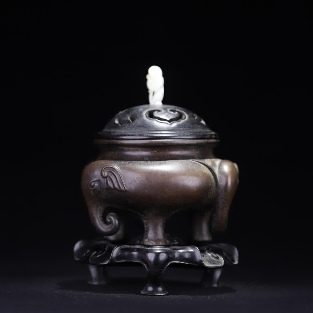 A Ming Dynasty "Ming Xuande Year System" elephant foot copper incense burner (1 of 10)