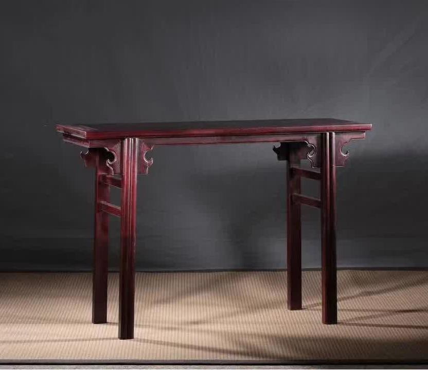 A case of rosewood with a halberd and a flat head with round legs: Zitan took out the halberd and round-legged flat-headed table SIZE: L:120cm W:38cm H:80.5cm W:15.6kg (The Dimensions Of All Batches Are Manually Measured.If You Need More Detailed Information, Please