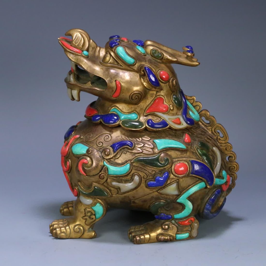 A piece of Qing Dynasty court copper gilt inlaid with a hundred treasures lion aroma burner: Qing Dynasty court copper gilt inlaid with a hundred treasures lion aromatherapy stove SIZE: 24x22x17cm W:7220g (The Dimensions Of All Batches Are Manually Measured.If You Need More Detailed Informati