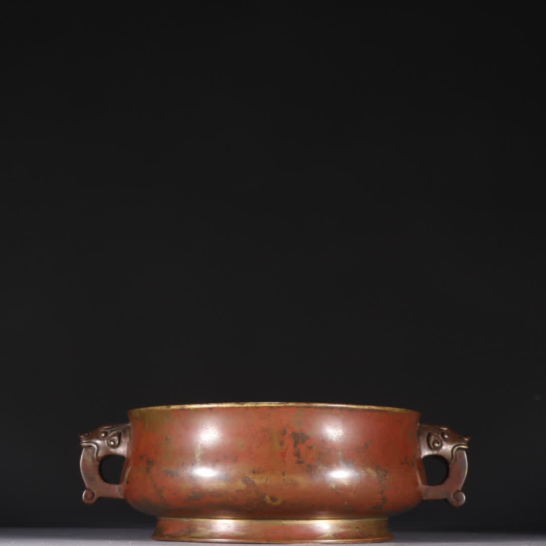 A copper tired amphora: Copper tire amphora SIZE: H:6cm W:18.5cm W:7410g (The Dimensions Of All Batches Are Manually Measured.If You Need More Detailed Information, Please Contact Our Customer Service Before Bidding.)