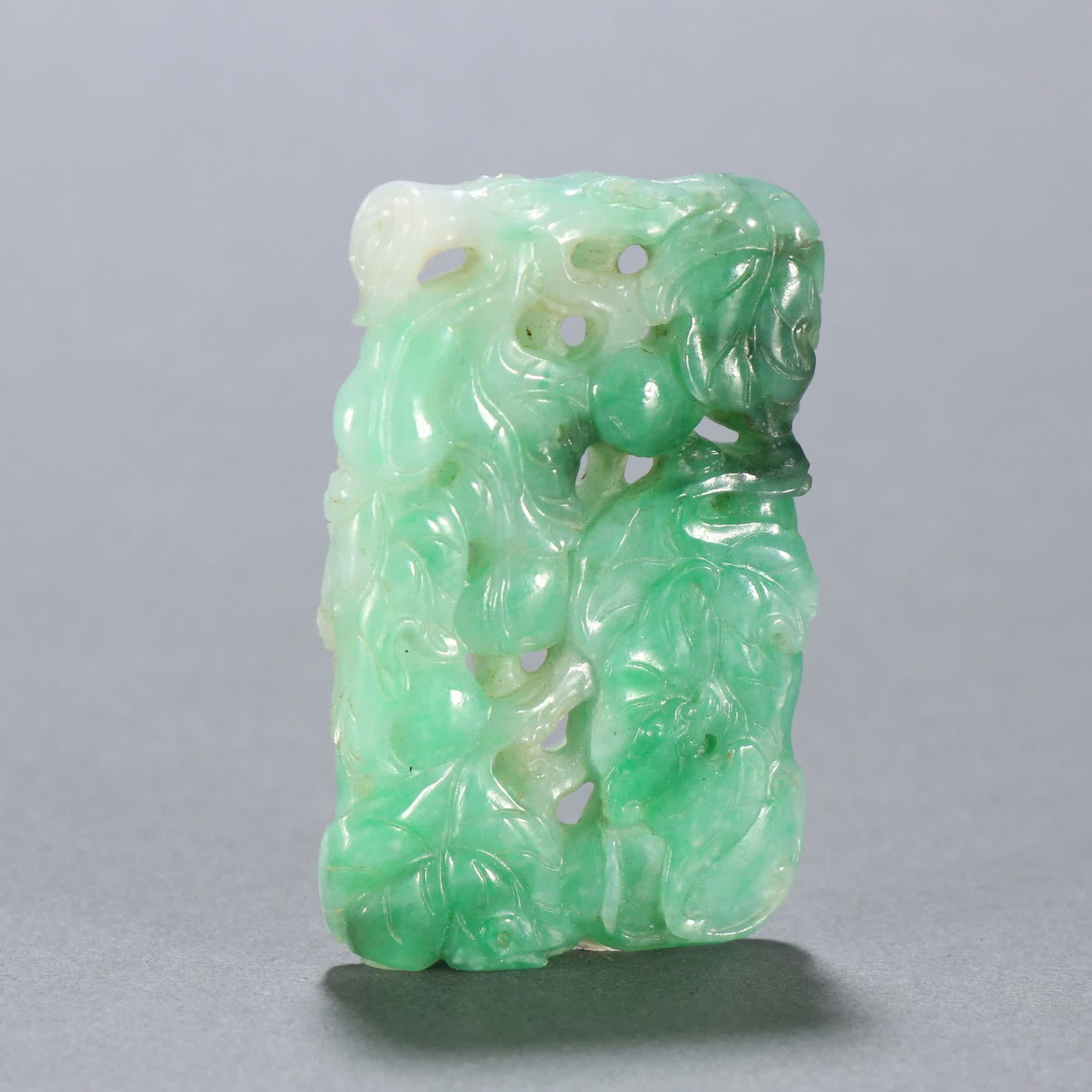 A Qing Dynasty jade "many children and many blessings" card: Qing Dynasty jade "many children and many blessings" brand SIZE: H:6.2cm W:4cm W:50.6g (The Dimensions Of All Batches Are Manually Measured.If You Need More Detailed Information, Please Contact Our Cu