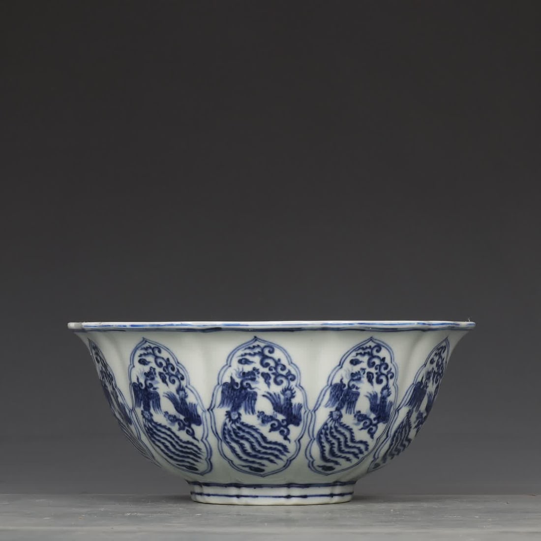 A Ming Xuande blue and white phoenix pattern sunflower mouth bowl (1 of 8)