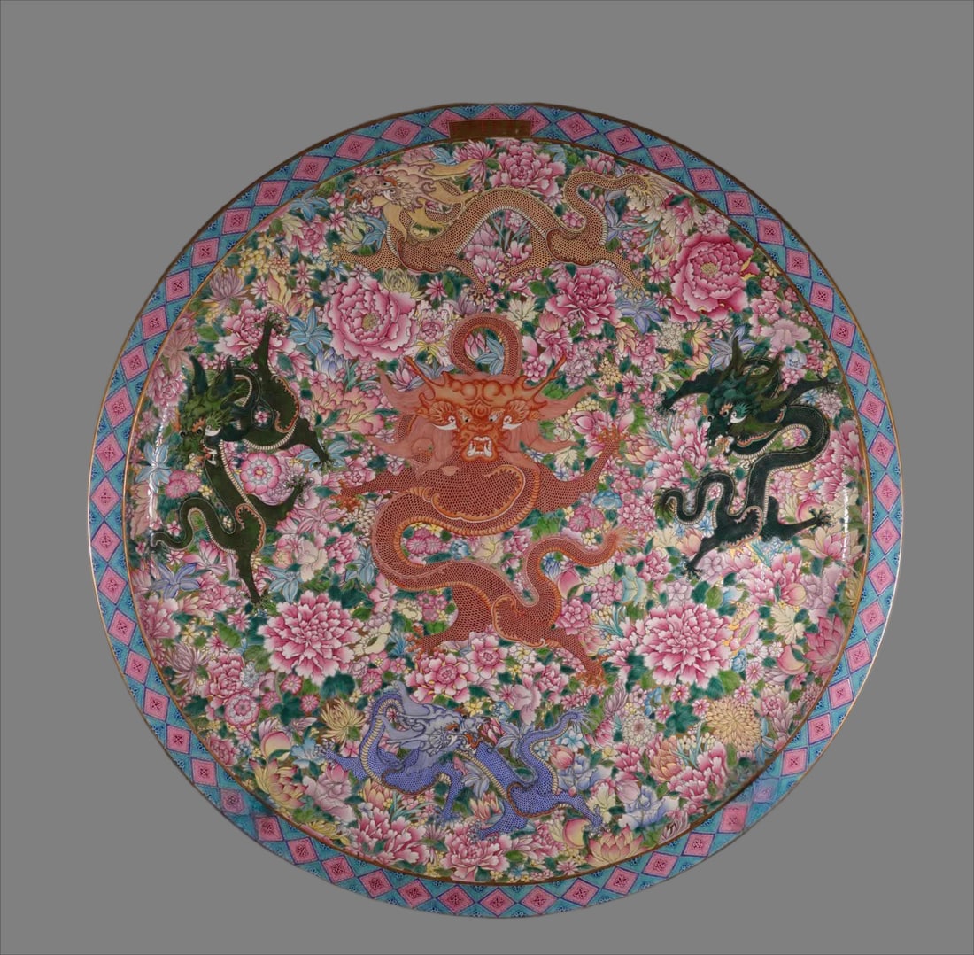 A pastel hundred flowers made in the Qianlong period of the Qing Dynasty did not fall to the ground (1 of 10)