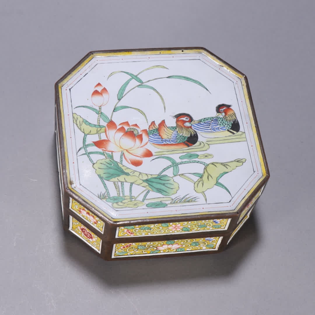 A Qing Dynasty copper tire painting enamel mandarin duck water cover box (1 of 9)
