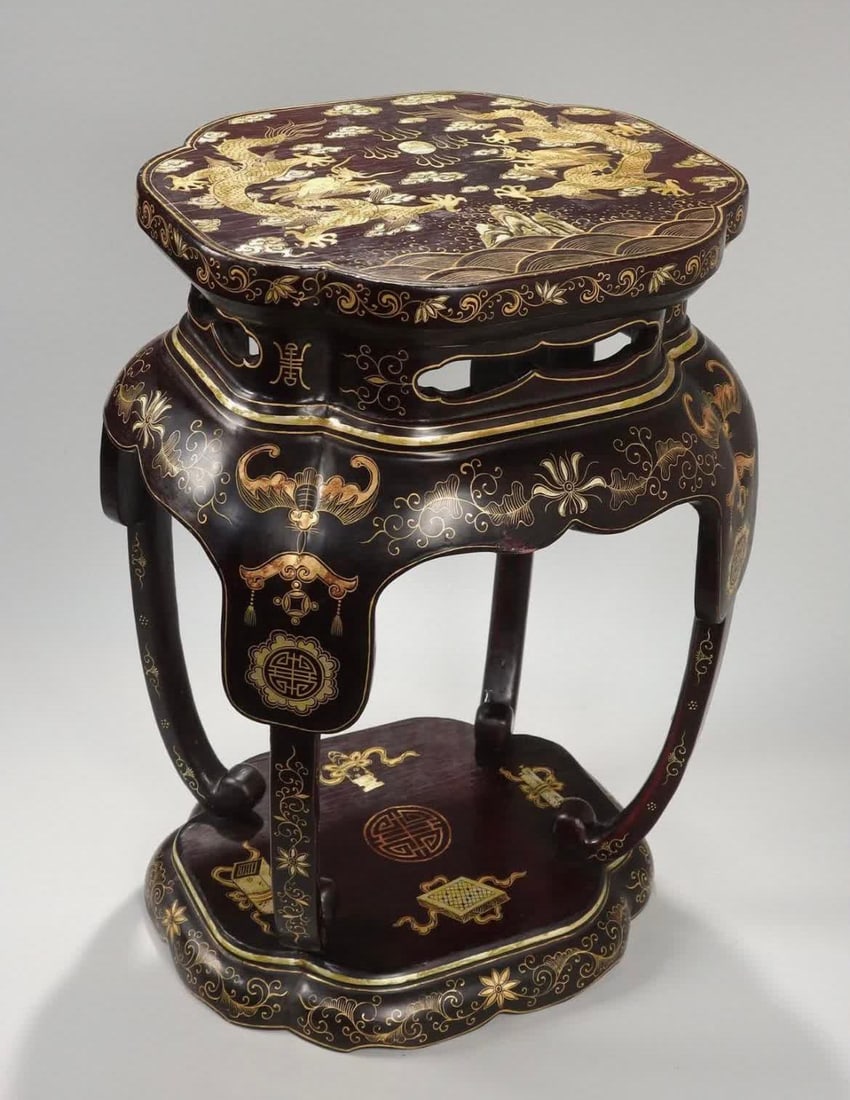 A wooden lacquer made in the Kangxi period of the Qing Dynasty with gold dragon pattern flower table (1 of 9)
