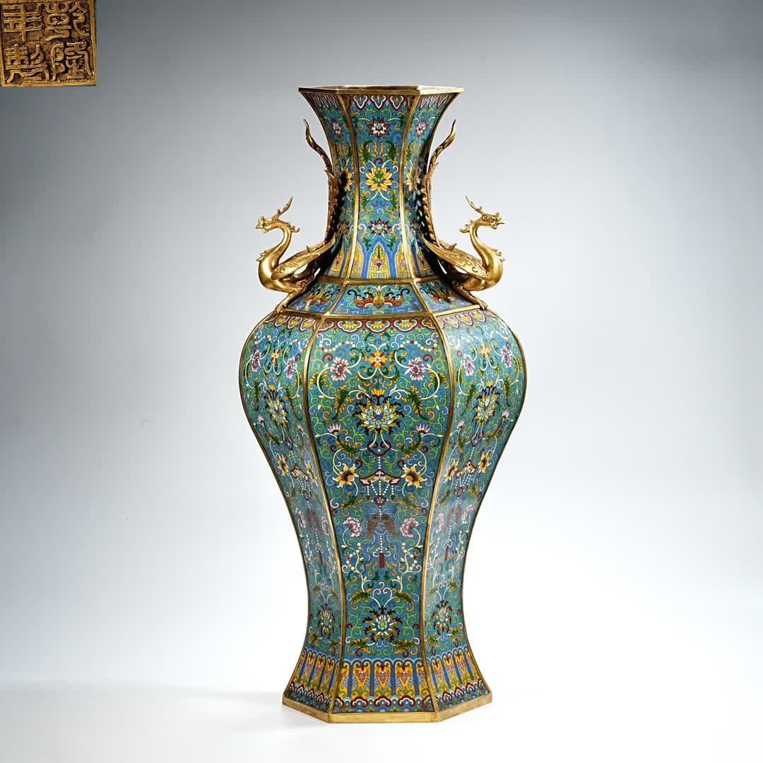 A cloisonné enamel phoenix ear hexagonal bottle from the Qing Dynasty (1 of 9)