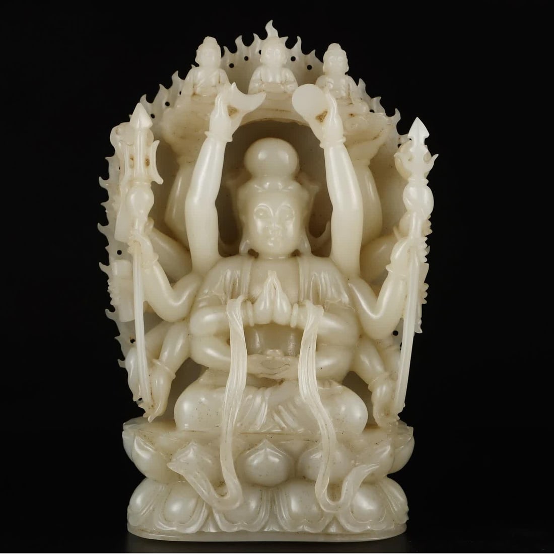 A jade statue of Guanyin with a thousand hands in the Qing Dynasty (1 of 9)