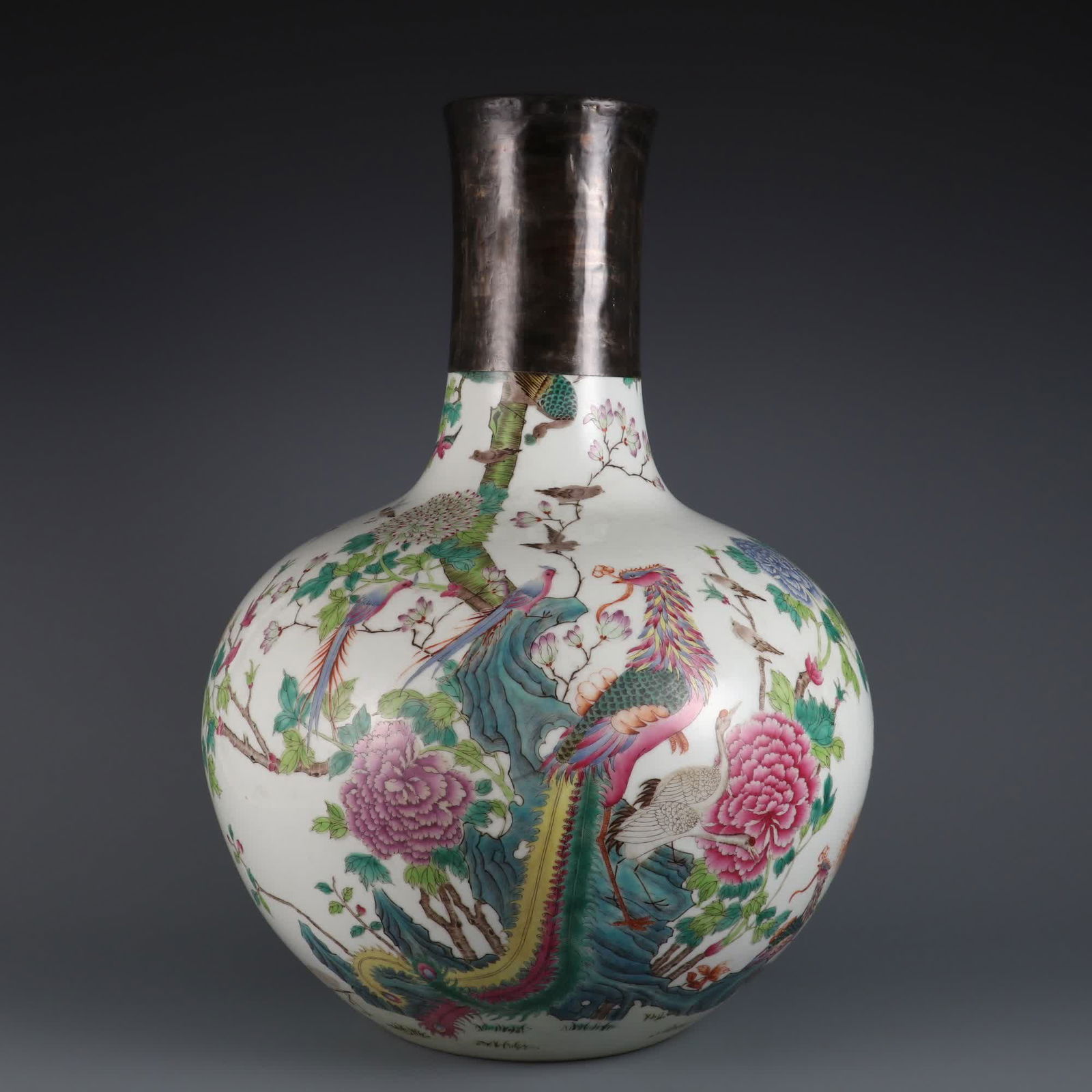 A piece of porcelain – Qing Yongzheng year pastel hundred birds and phoenix big sky ball vase (1 of 10)
