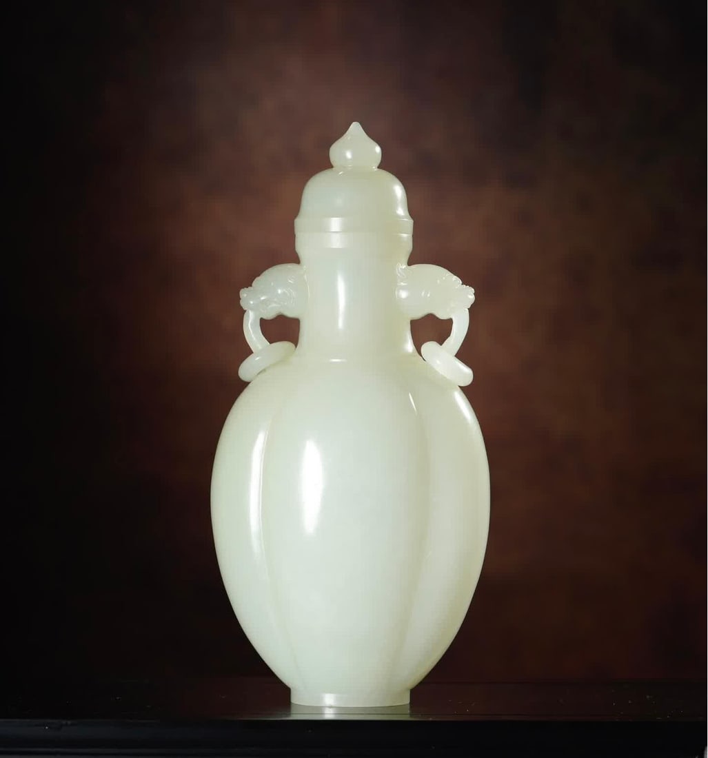 A Qing Dynasty white jade dragon ear with a living ring melon ridge bottle (1 of 9)