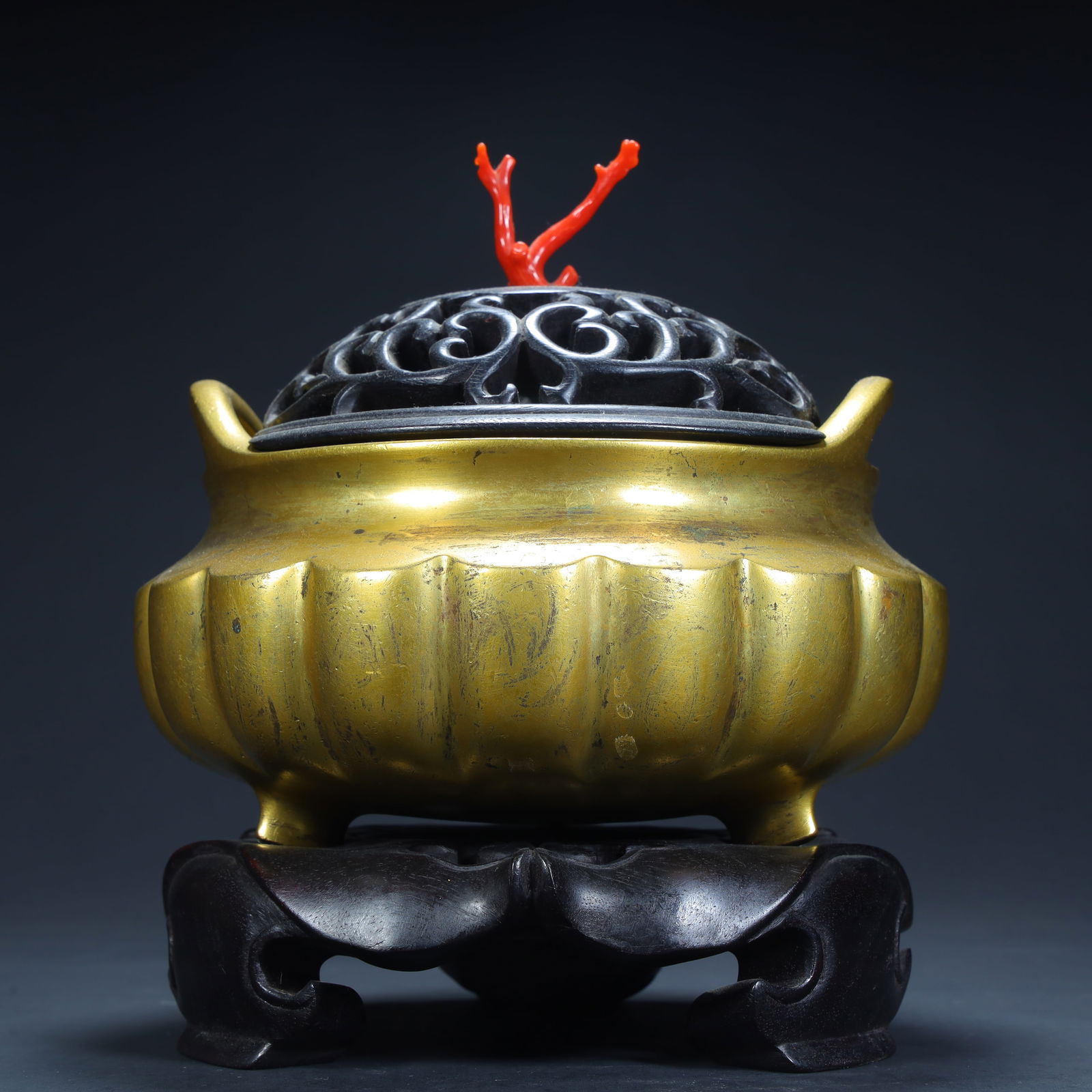 A Qing Dynasty copper gilt melon prismal aromatherapy: Qing Dynasty copper gilt melon prismatic aromatherapy SIZE: H:19cm L:16.5cm W:16.5cm W:3kg (The Dimensions Of All Batches Are Manually Measured.If You Need More Detailed Information, Please Contact Ou