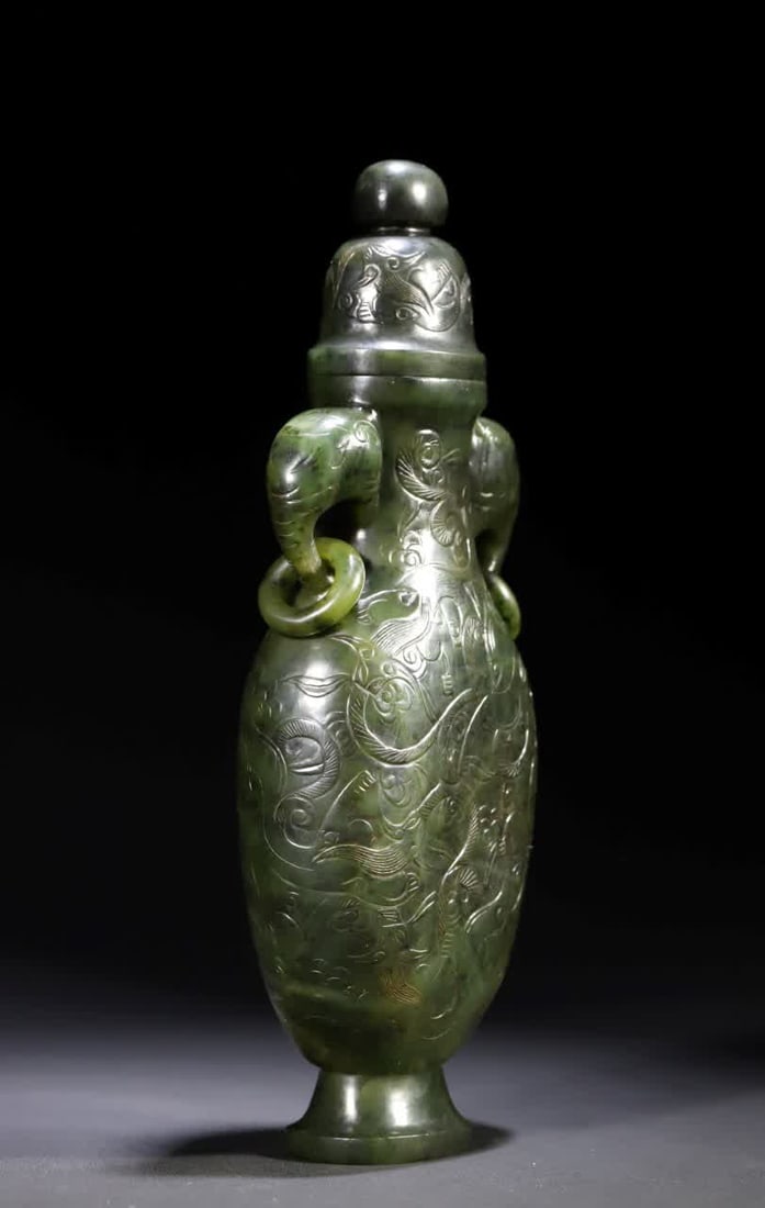 A jasper vase ornament of a double elephant earring in the Qing Dynasty (1 of 9)
