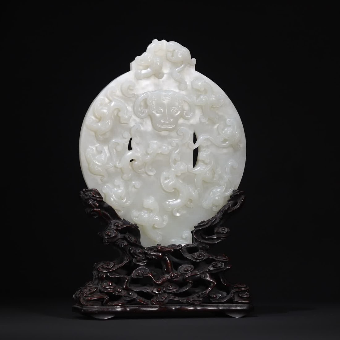 A Qing Dynasty Hetian Kowloon jade ornament (1 of 9)