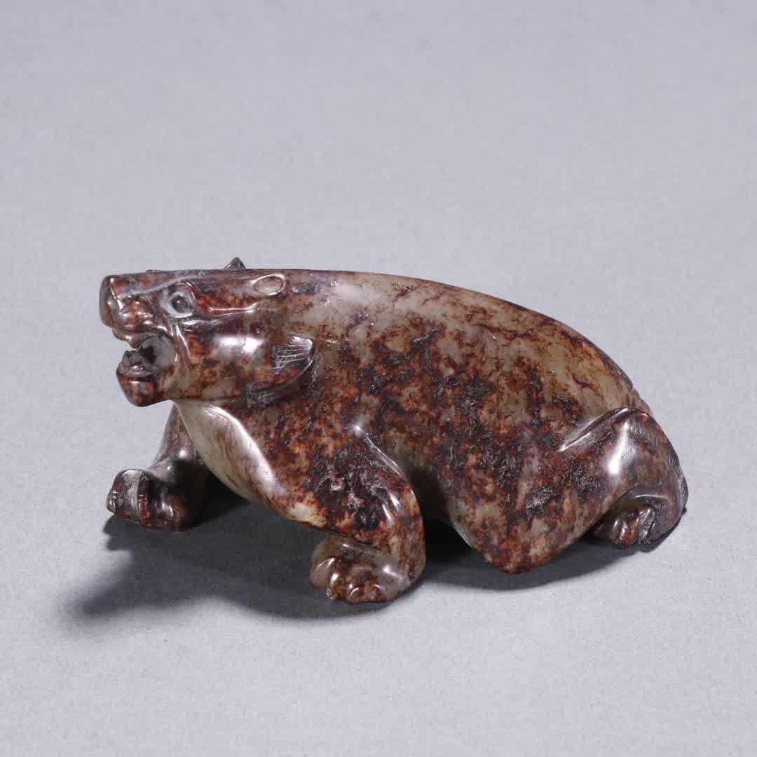 A Han Dynasty ancient jade bear (1 of 9)