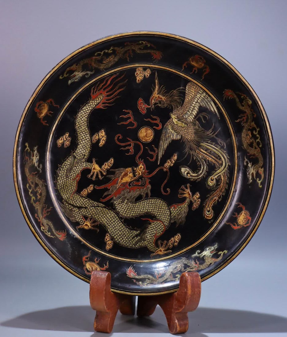 A wooden tire lacquer gold-painted dragon and phoenix plate made in the Guangxu period of the Qing: The Qing Dynasty Guangxu year wooden tire lacquer gold-painted dragon and phoenix plate SIZE: 28x28x5.5cm (The Dimensions Of All Batches Are Manually Measured.If You Need More Detailed Information, Pl