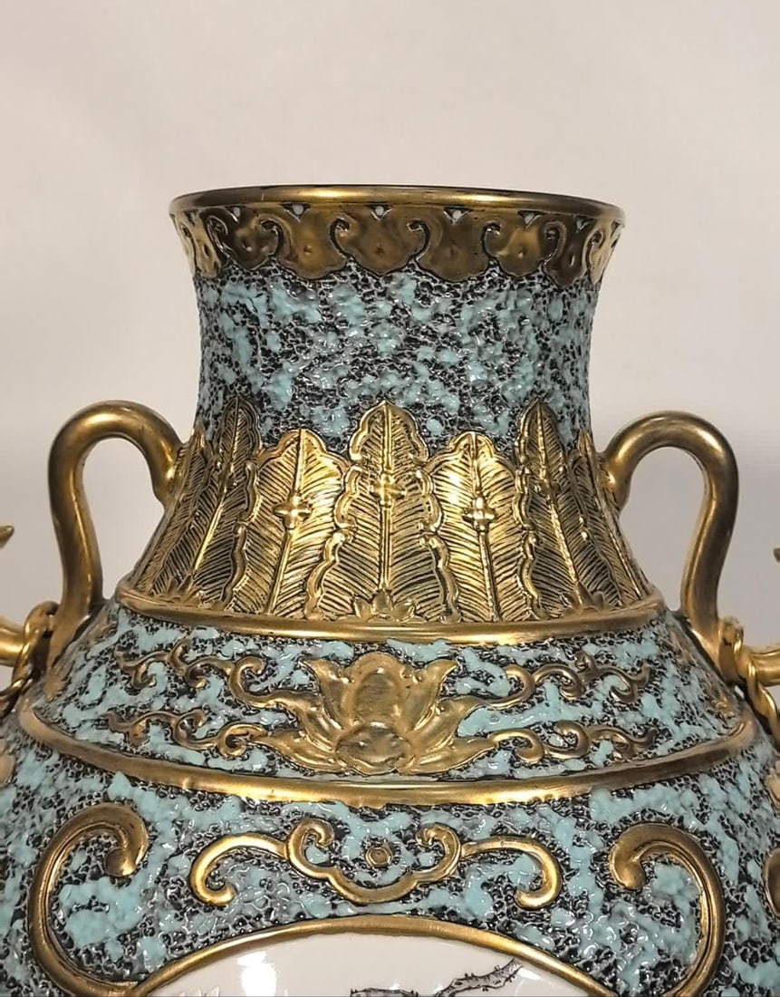 A Qing Qianlong enamel bronze glaze gold-painted window flower and bird ruyi ear bottle - 6