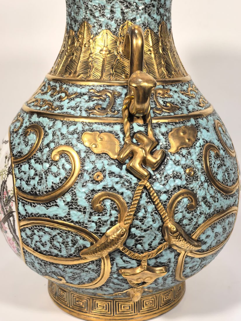 A Qing Qianlong enamel bronze glaze gold-painted window flower and bird ruyi ear bottle - 7