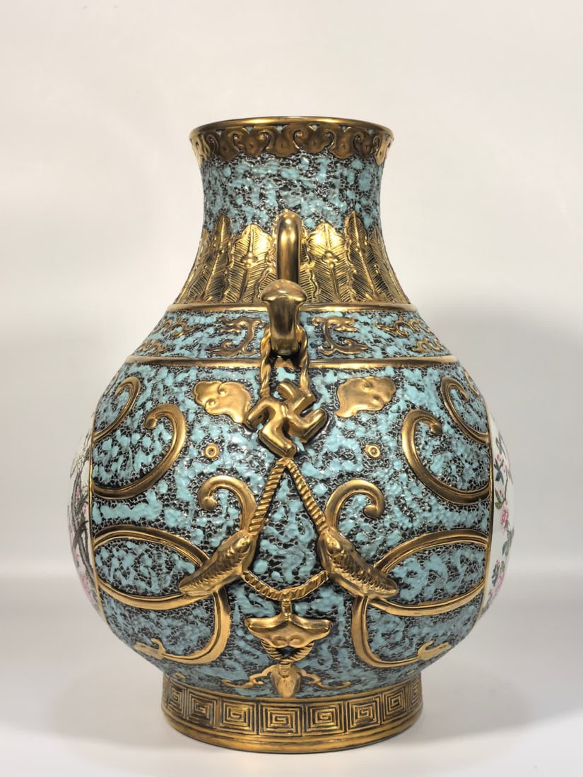 A Qing Qianlong enamel bronze glaze gold-painted window flower and bird ruyi ear bottle - 8