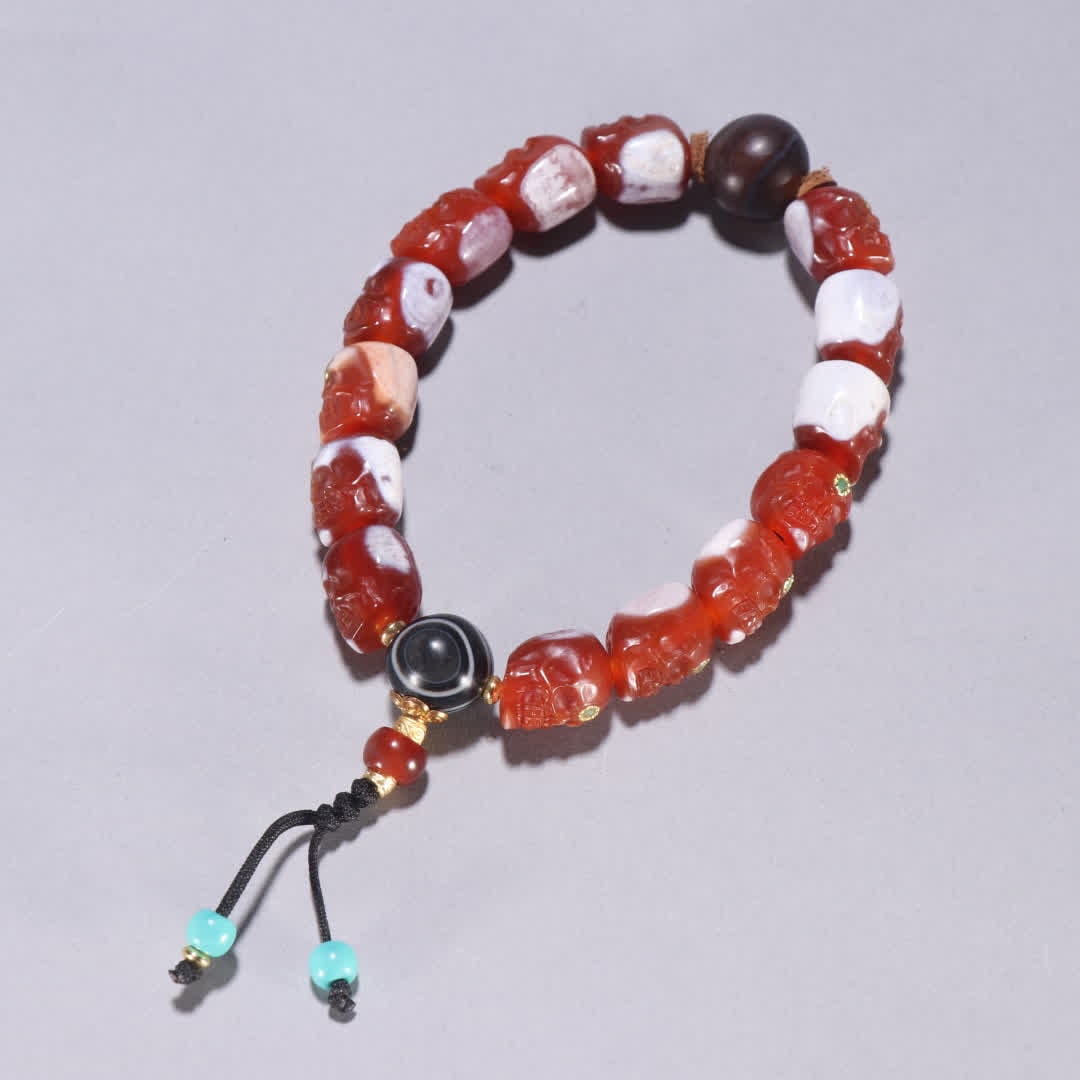 A piece of agate skeleton handheld: Agate skeleton hand SIZE: Bead diameter 1.1cm W: 53.8g (The Dimensions Of All Batches Are Manually Measured.If You Need More Detailed Information, Please Contact Our Customer Service Before