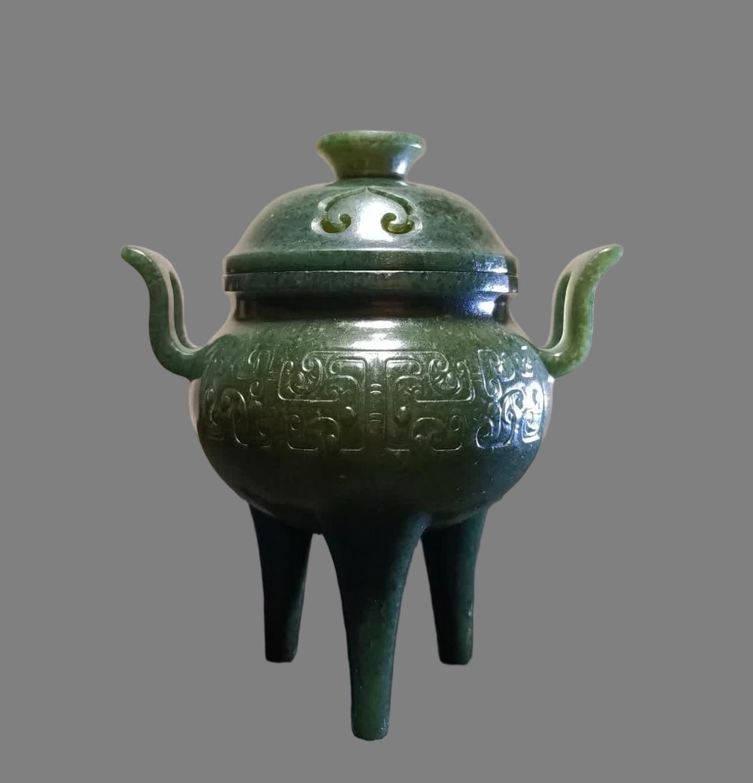 A piece of jasper gluttonous pattern morning crown ear three-legged study aroma burner: Jasper gluttonous pattern morning crown ear three-legged study aroma stove SIZE: L: 109mm H: 127mm Abdomen W: 75mm (The Dimensions Of All Batches Are Manually Measured.If You Need More Detailed