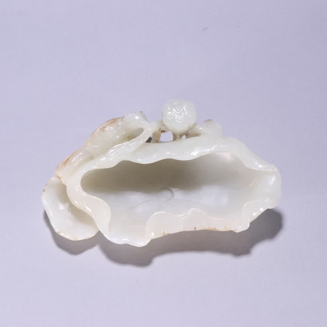 A piece of Qing Dynasty Hetian jade lotus leaf shape wash (1 of 9)