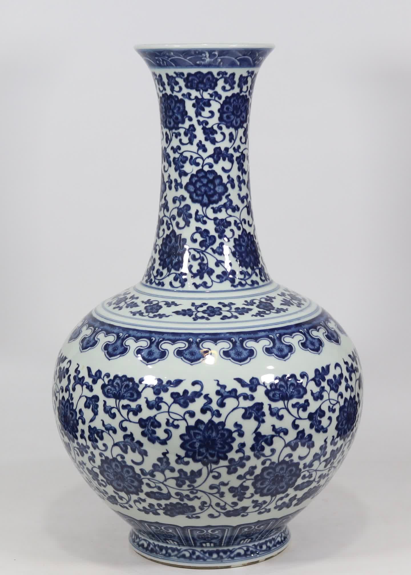 A blue and white entwined flower appreciation vase made in the Qianlong period of the Qing Dynasty (1 of 9)