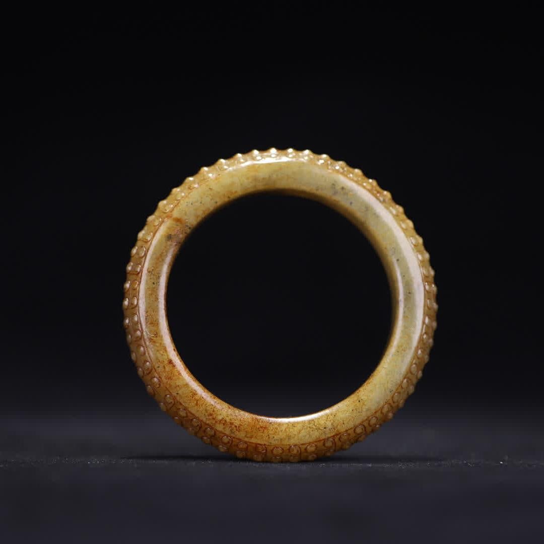 A War Han style ancient jade valley pattern bracelet (1 of 10)