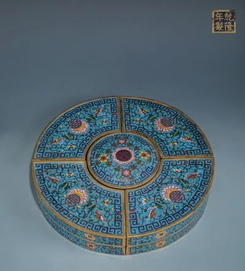 A set of Qing Dynasty profound copper tire cloisonné cloisonné enamel five-son savings box food (1 of 9)