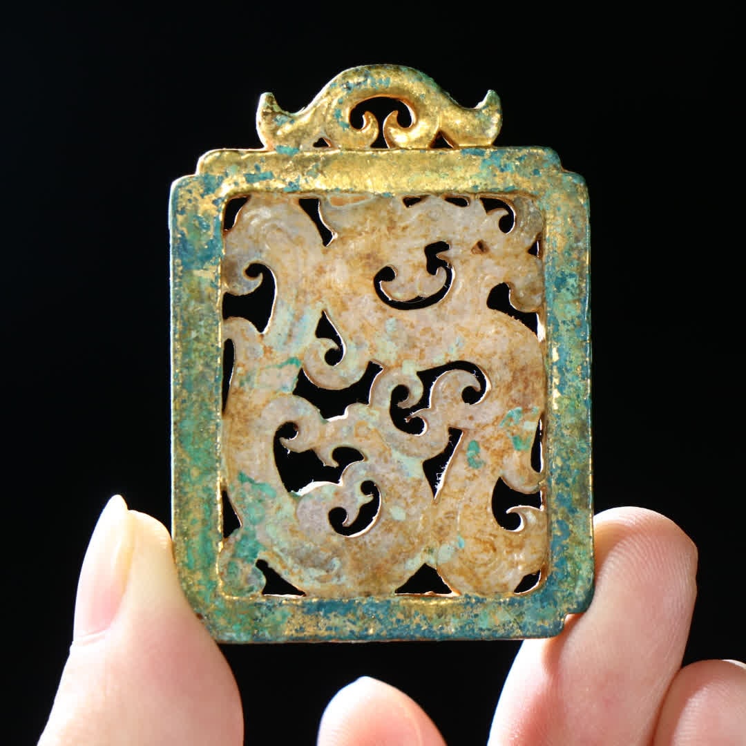 A Han Dynasty jade gilt dragon pattern jade pendant - 9