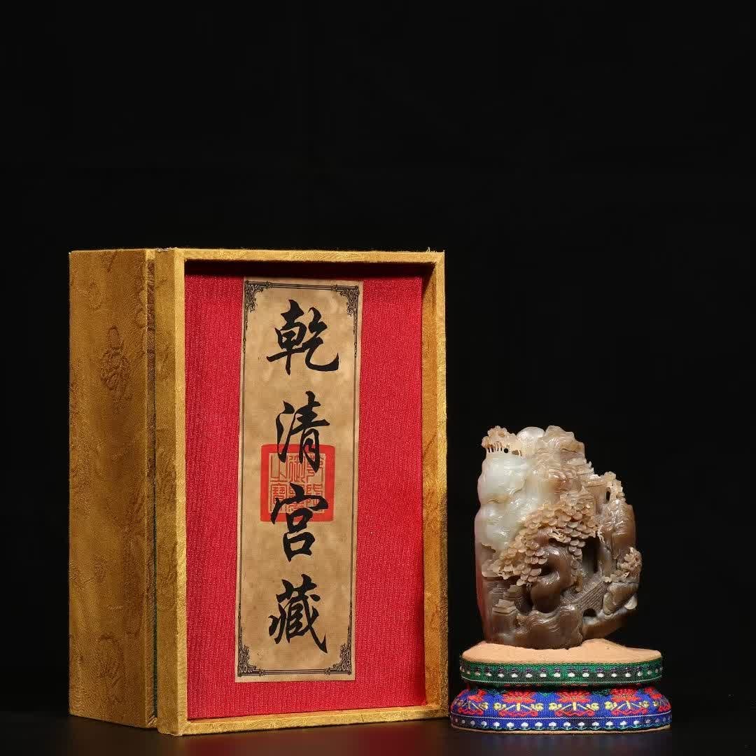 A classic carved jade mountain ornament from the Qing Dynasty Palace Collection (1 of 9)
