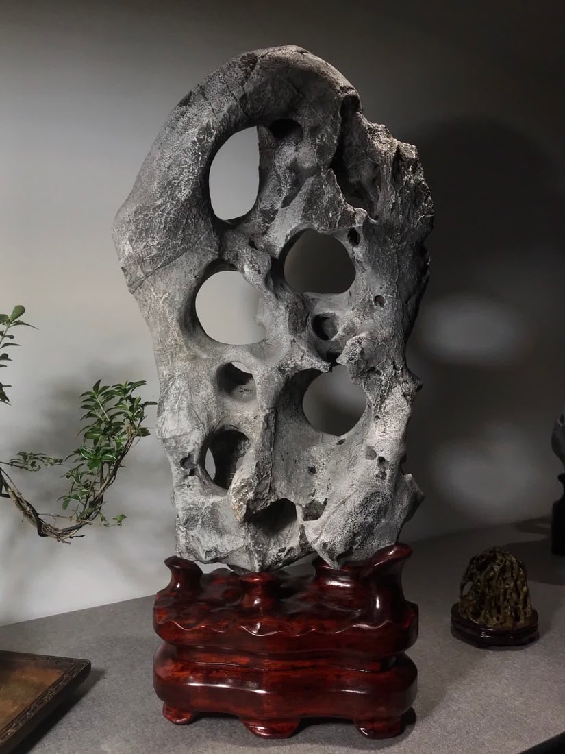 A Qing Dynasty Taihu stone ancient Lingyun study ornament (1 of 9)