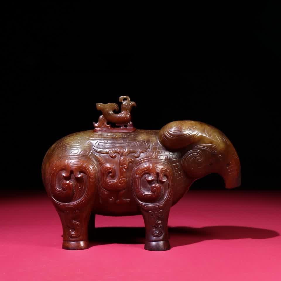 A Han Dynasty jade tapir: Han Dynasty jade tapir SIZE: 198x146x79mm W:1626g (The Dimensions Of All Batches Are Manually Measured.If You Need More Detailed Information, Please Contact Our Customer Service Before Bidding.)