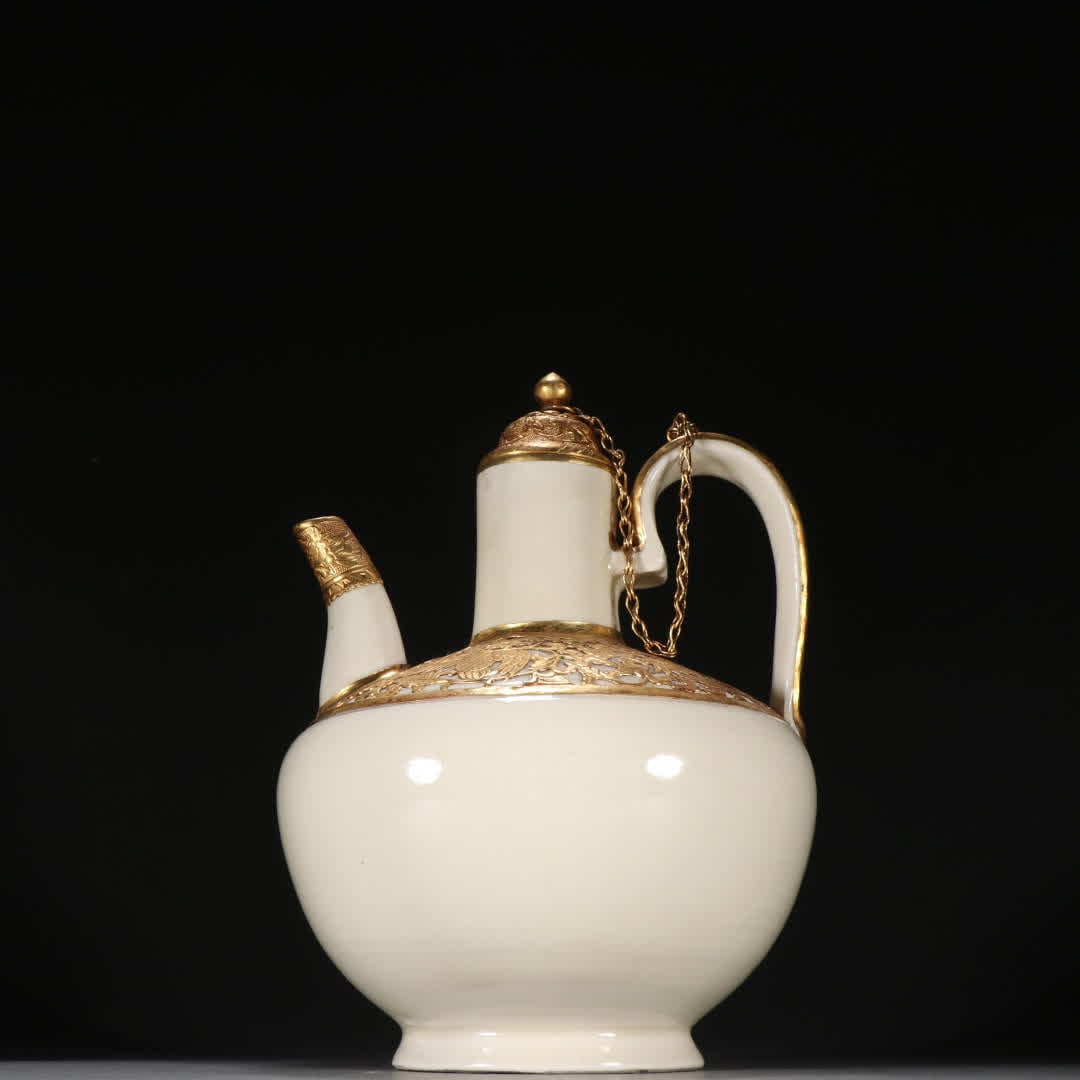 A Song Dynasty kiln gold-carved pot (1 of 9)