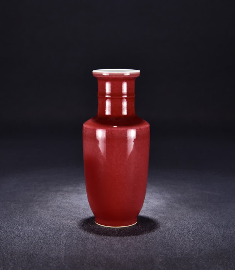A Qing Kangxi cowpea red glazed stick chasing bottle: Qing Kangxi cowpea red glazed stick chasing bottle SIZE: H:22cm W:10cm (The Dimensions Of All Batches Are Manually Measured.If You Need More Detailed Information, Please Contact Our Customer Service B