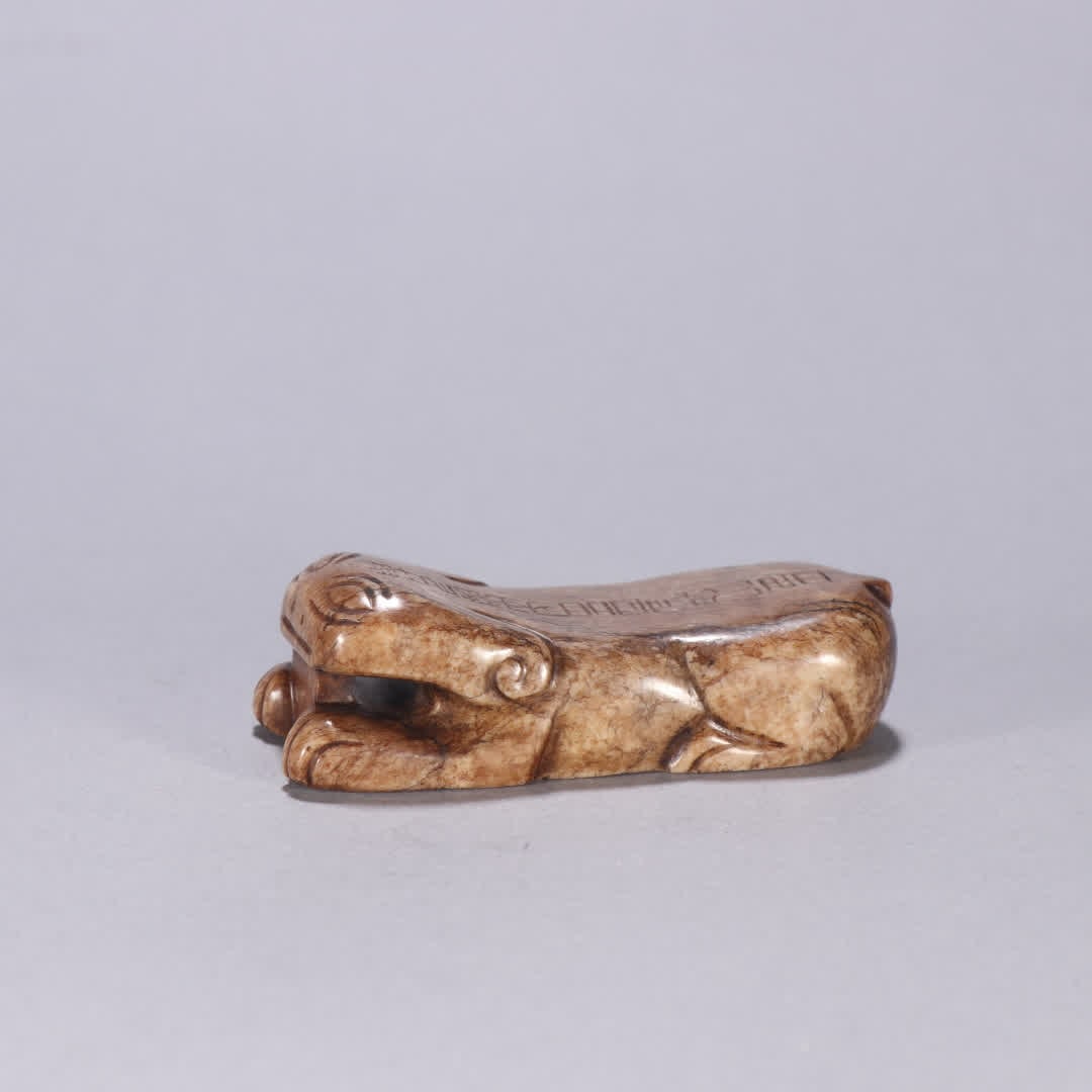 A Han Dynasty ancient jade tiger ornament (1 of 9)