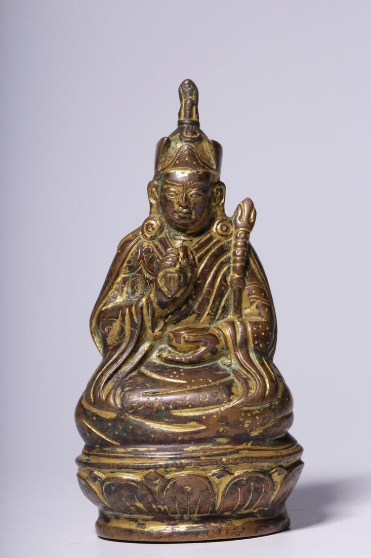 A seated statue of a copper-gilt golden lotus peanut in the Qing Dynasty (1 of 8)