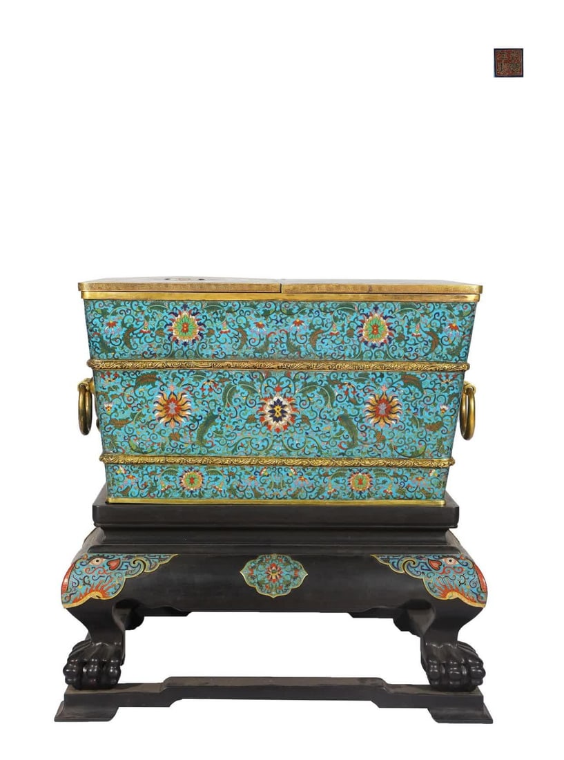 A piece of Qing Dynasty copper tire cloisonné cloisonné enamel refrigerator ice mirror: Qing Dynasty Copper tire cloisonné cloisonné enamel refrigerator ice mirror (style) Qianlong year system (detailed) During the Ming Dynasty, the imperial princes and nobles in Beijing used the refri